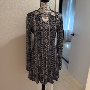 Mudd Black and White Geometric Long Sleeve Mini Dress